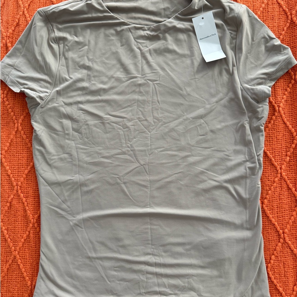 soft matte seamless tuckable crew tee